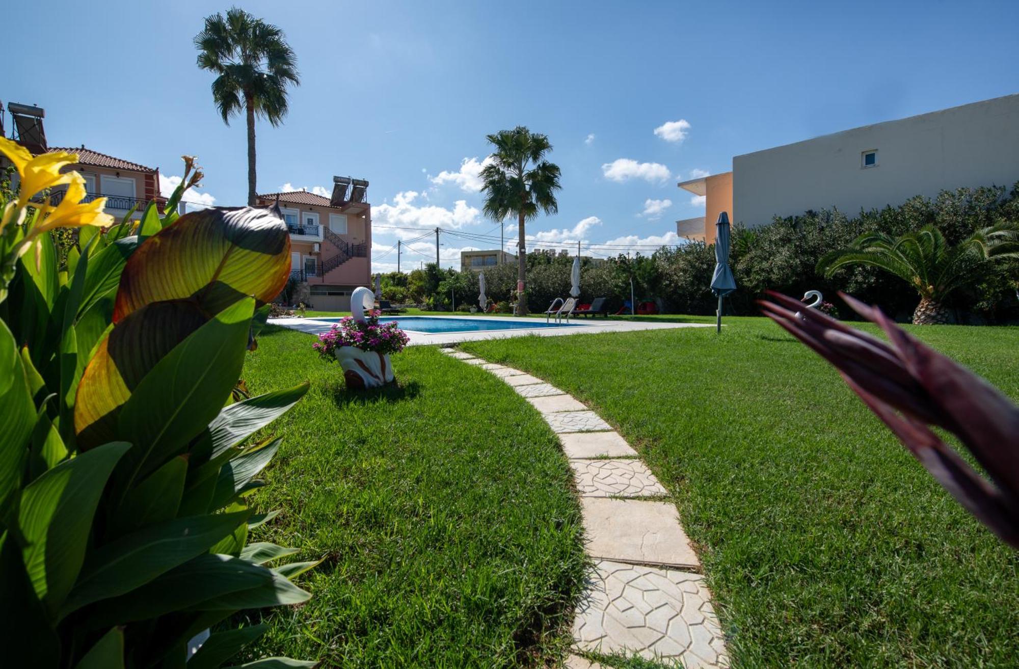 Socrates Holidays Apt. 2 With Pool Near The Beach Platanés Zewnętrze zdjęcie