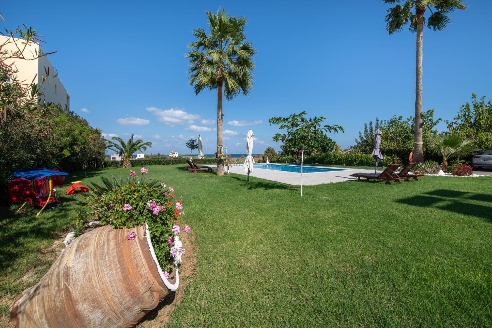 Socrates Holidays Apt. 2 With Pool Near The Beach Platanés Zewnętrze zdjęcie