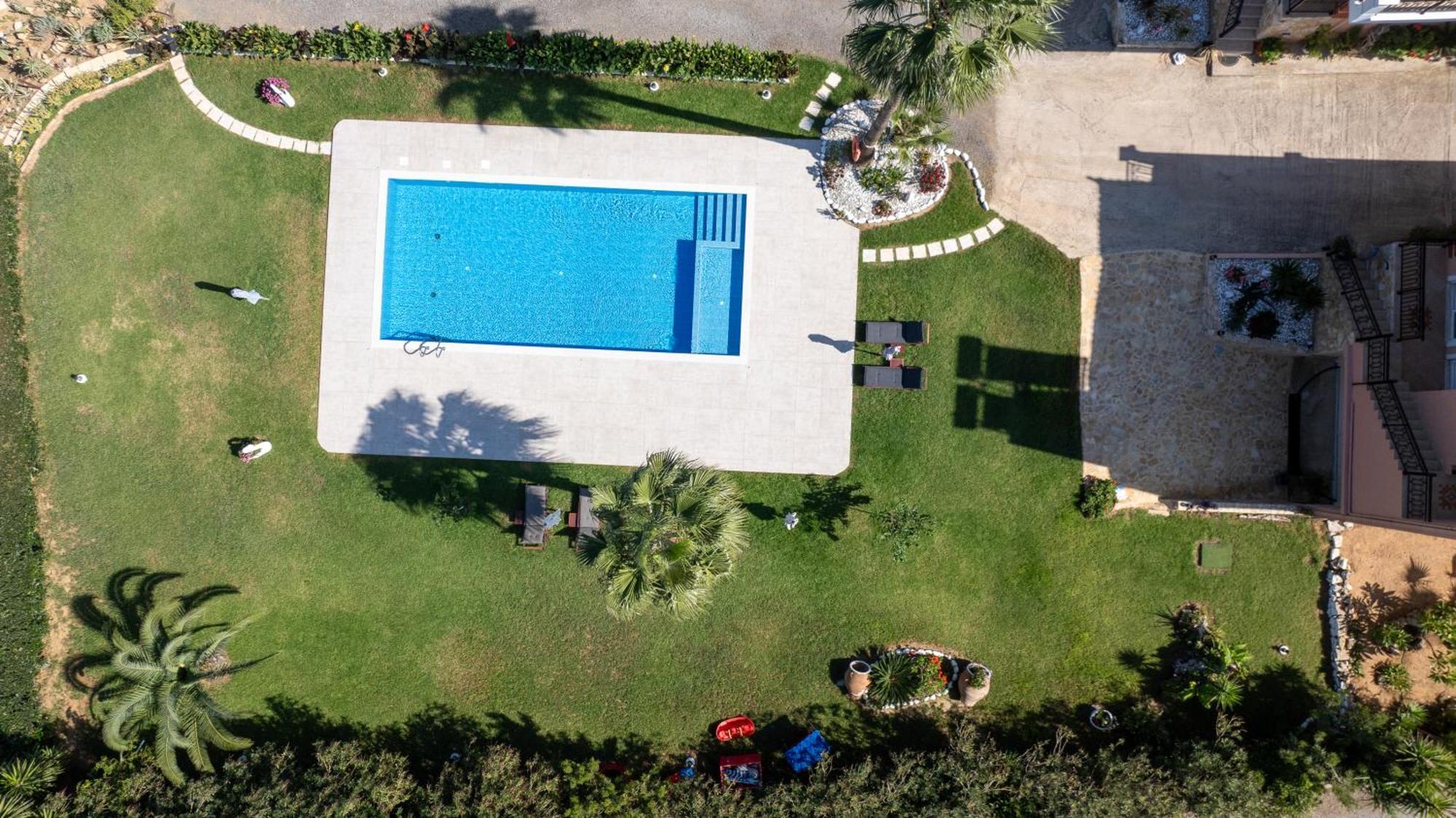 Socrates Holidays Apt. 2 With Pool Near The Beach Platanés Zewnętrze zdjęcie